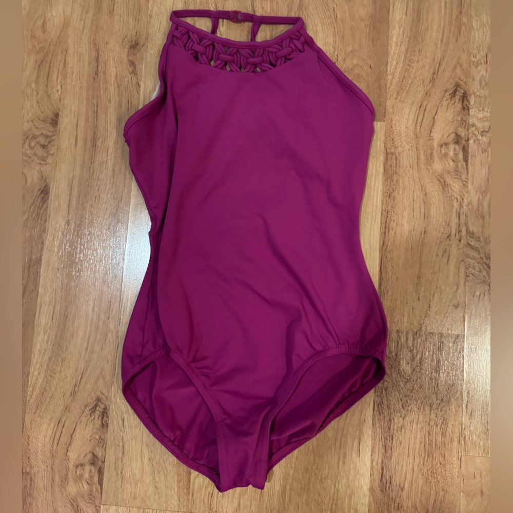 Elegant Magenta Ballet Leo